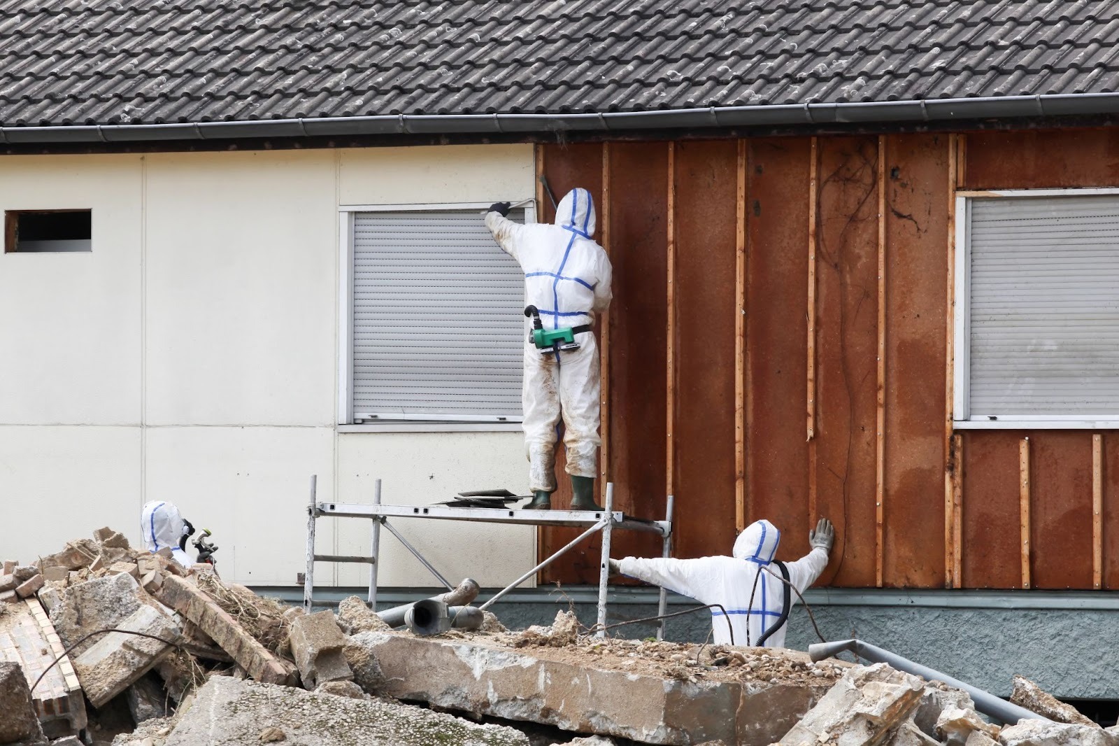 Licensed professionals conducting safe asbestos removal during a Brisbane demolition project